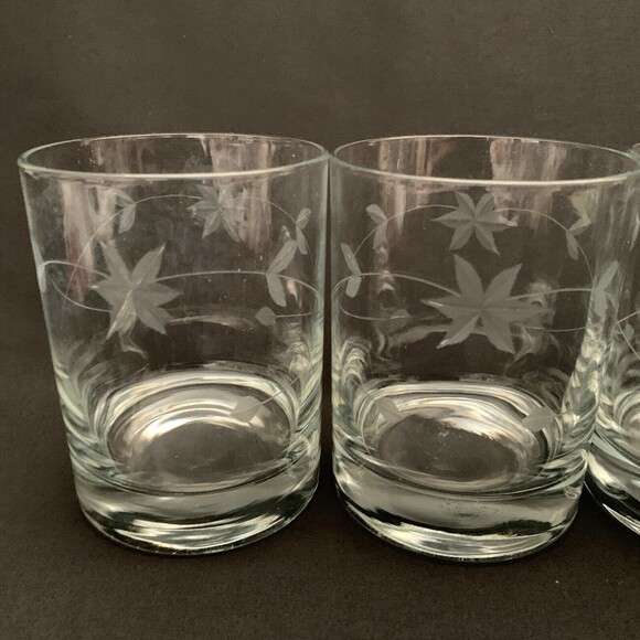 Double Old Fashion Clear Glass Glasses Etched Leaves Lot of 4 - Picture 3 of 6